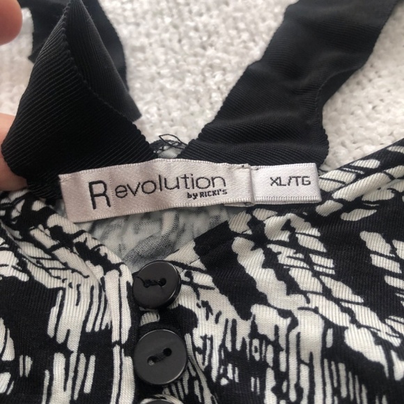 Revolution by Rickis xl tank top. Summery top to wear for those holiday cruises - Picture 3 of 5
